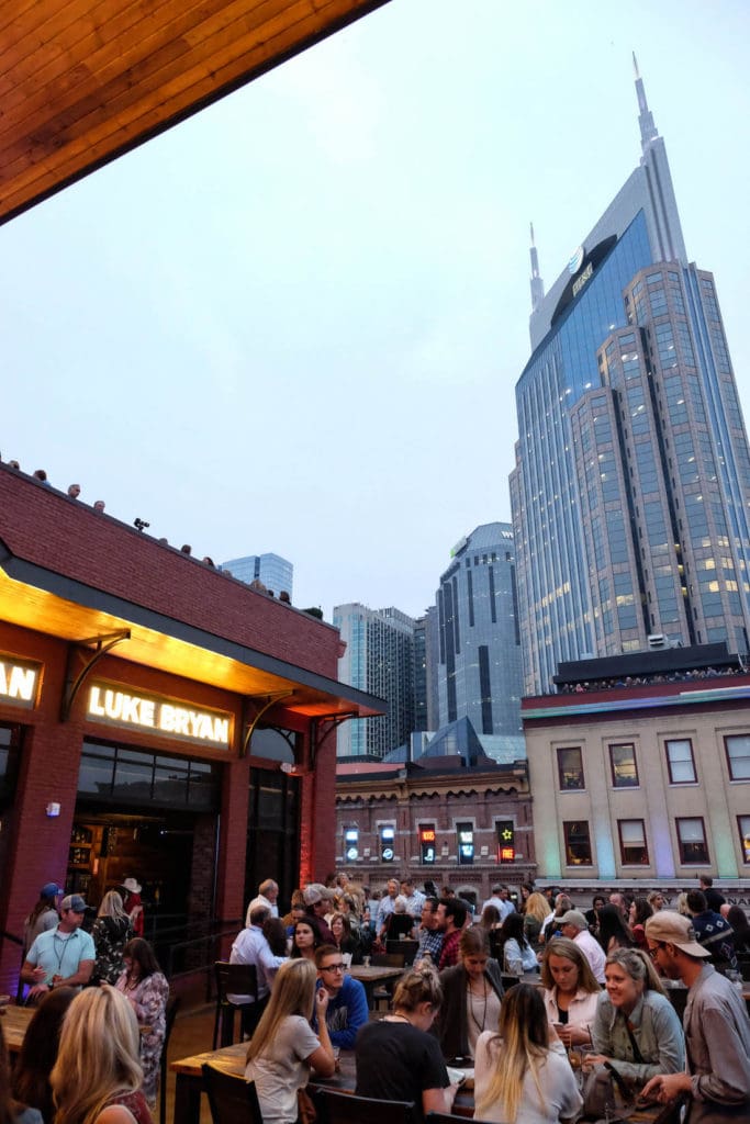 GALLERY LUKE'S 32 BRIDGE Food + Drink