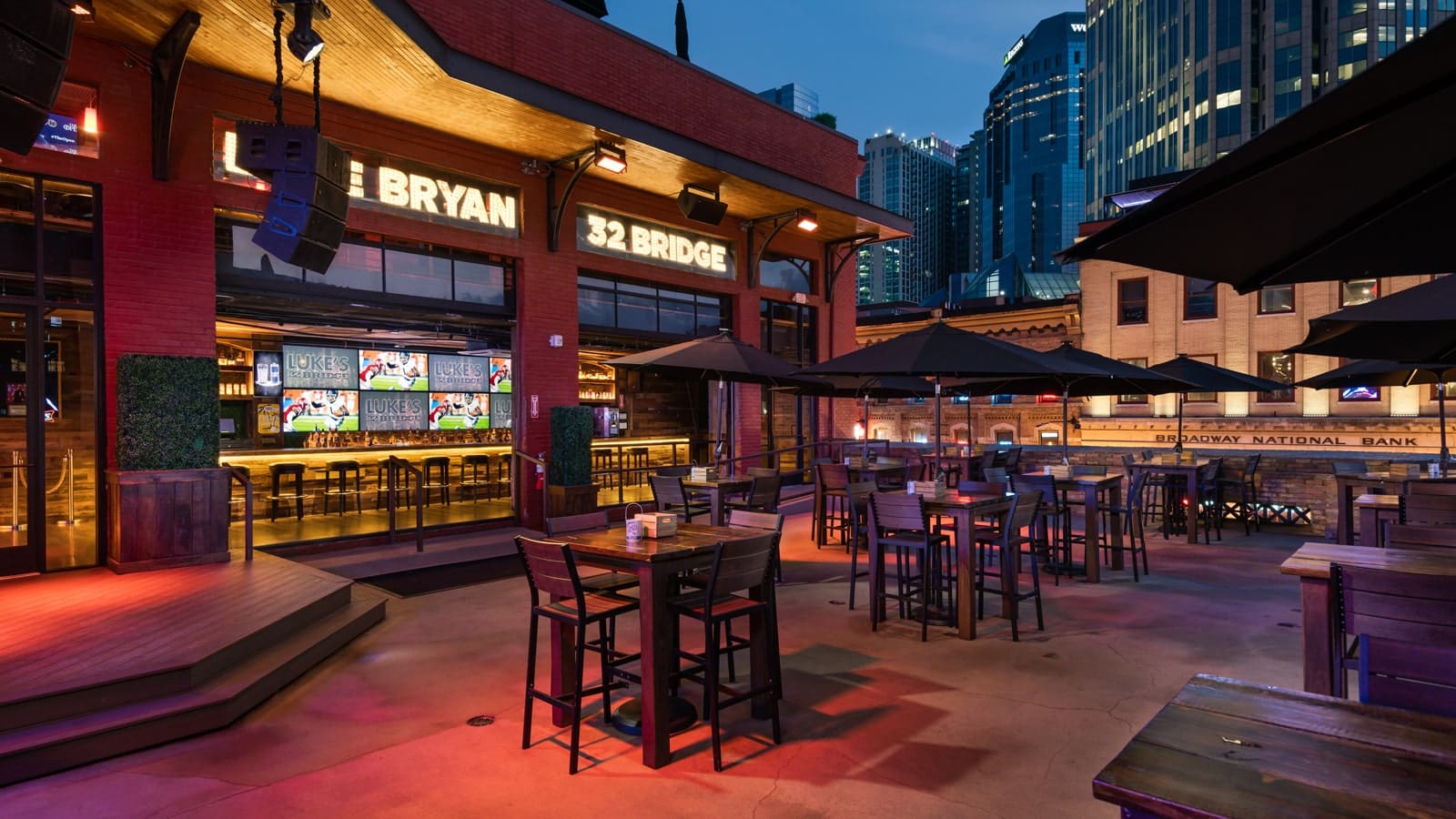 GALLERY LUKE'S 32 BRIDGE Food + Drink